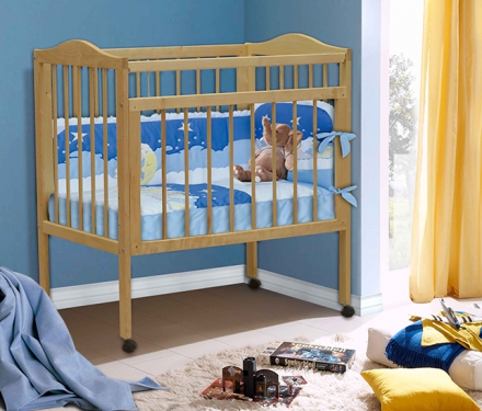 Кровать детская из массива с матрацем
